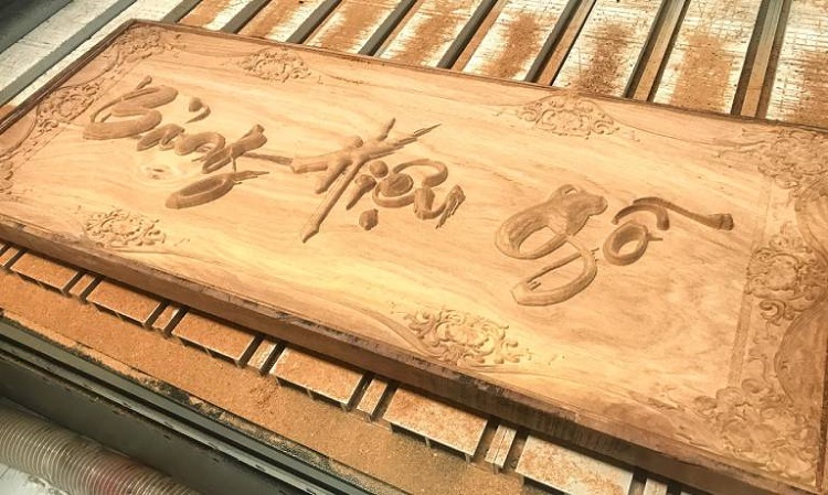 Bảng hiệu gỗ điêu khắc