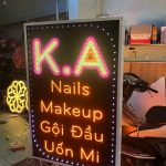 Biển quảng cáo makeup đứng đèn led