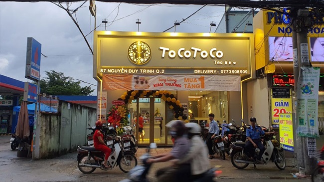 biển quảng cáo quán trà sữa tocotoco
