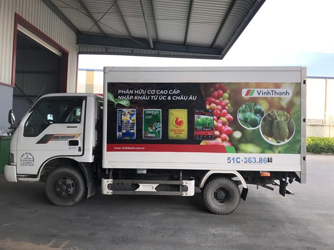 thi công dán decal xe tải quảng cáo