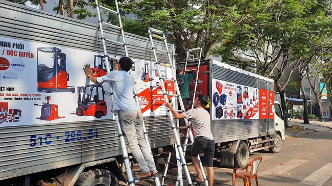 Dán Decal xe tải: Giải pháp quảng cáo hiệu quả cho Doanh nghiệp