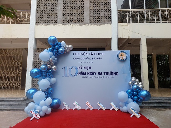 thi công backdrop ngày họp lớp