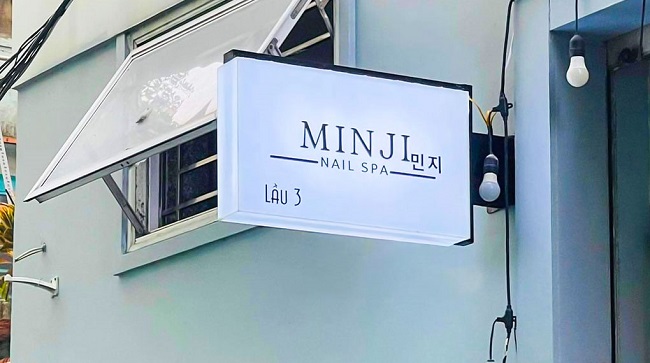 biển vẫy spa hình vuông
