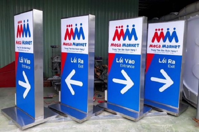 giá làm bảng hiệu hộp đèn đứng