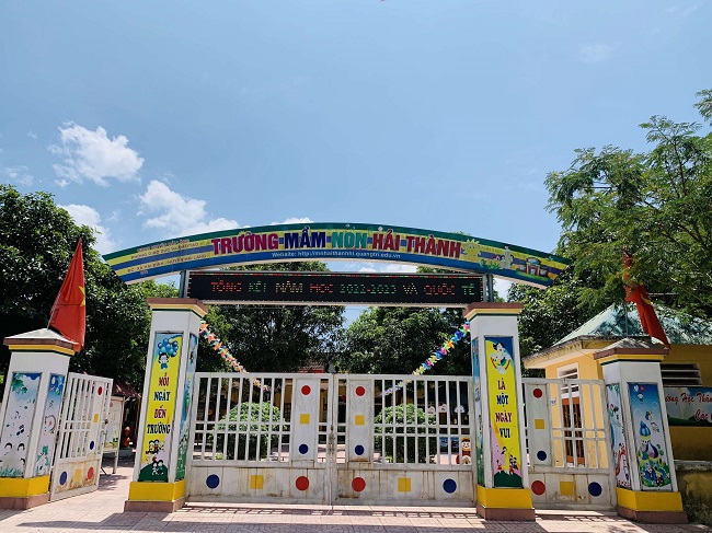cổng trường mầm non